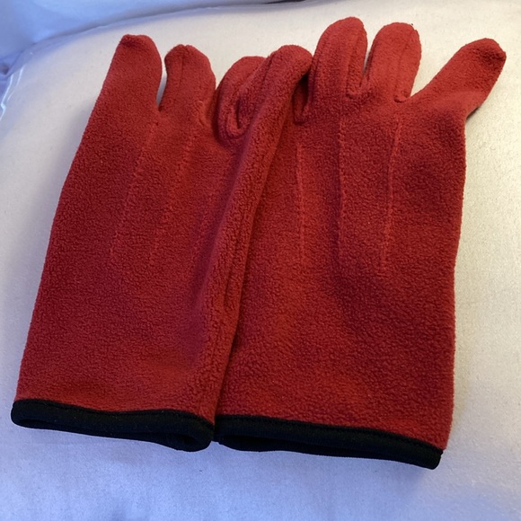 Ladies Wine Coloured Gloves With Black Stretchy Trim - Picture 7 of 8